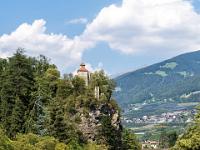 Die Zenoburg hoch über der Passer - Meran